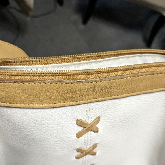 Guess white and tan fringe purse - Picture 4 of 12